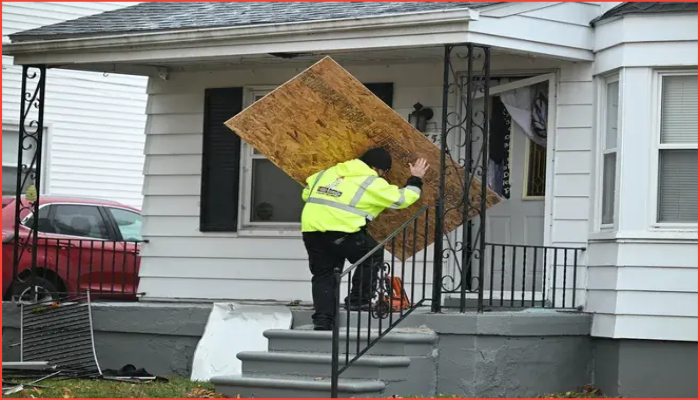 ডিয়ারবর্নে এফবিআই অভিযানে দুইজন আটক