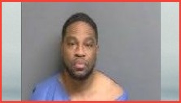 ইস্টপয়েন্টে  ডাকাতির অভিযোগে সশস্ত্র ব্যক্তি গ্রেফতার