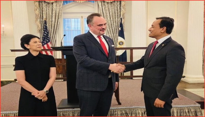 অভিজ্ঞ কূটনীতিক ব্রেন্ট ক্রিস্টেনসেনের কাঁধে ঢাকার দায়িত্ব