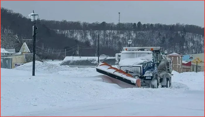 আপার পেনিনসুলা তুষারঝড়ে বিপর্যয়, অচল রাস্তা ও বিদ্যুৎহীন হাজারো মানুষ