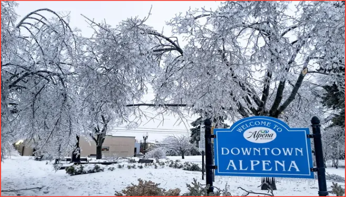 ৪ ফুট তুষারে ঢেকে গেল মিশিগান, জরুরি অবস্থা ঘোষণা