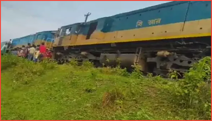 মৌলভীবাজারে উপবন এক্সপ্রেসের ইঞ্জিনে আগুন, তিন ঘণ্টা রেল বন্ধ