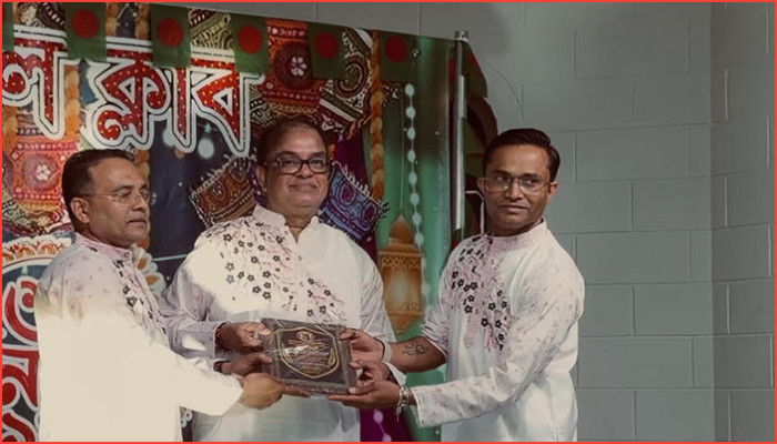 আটলান্টিক সিটিতে সাংবাদিক সুব্রত চৌধুরী সম্মাননা পেলেন