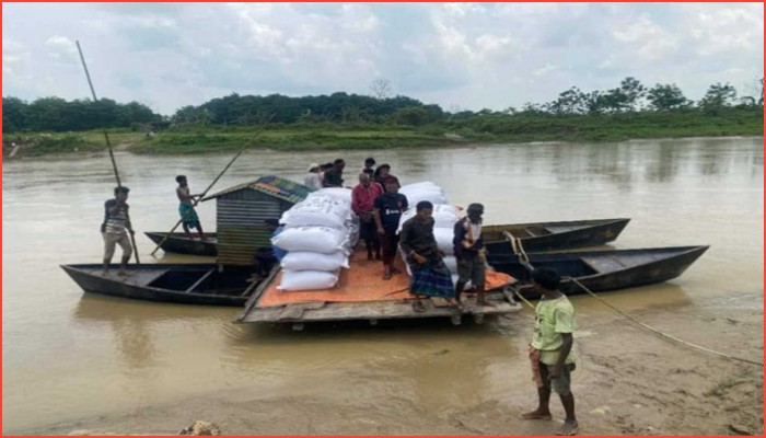 খোয়াই নদী : সেতু না থাকায় ভোগান্তিতে চা-শ্রমিক ও শিক্ষার্থীরা