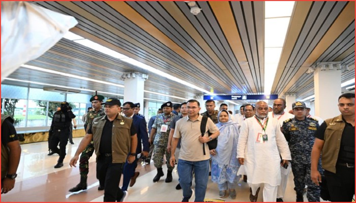 সিলেটে পৌঁছে সড়কপথে শ্রীমঙ্গলে  রওনা দিলেন প্রধানমন্ত্রী