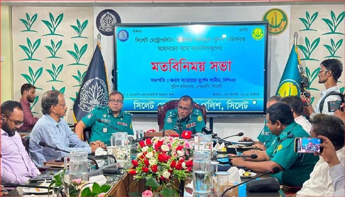 সিলেটে সাংবাদিকদের সঙ্গে নবনিযুক্ত পুলিশ কমিশনারের মতবিনিময়