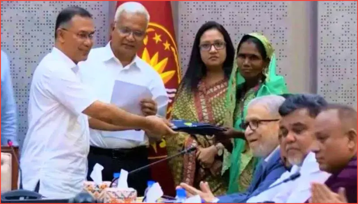 চা-বাগানের শ্রমিকদের সুরক্ষায় রেইনকোট, উদ্বোধন প্রধানমন্ত্রীর
