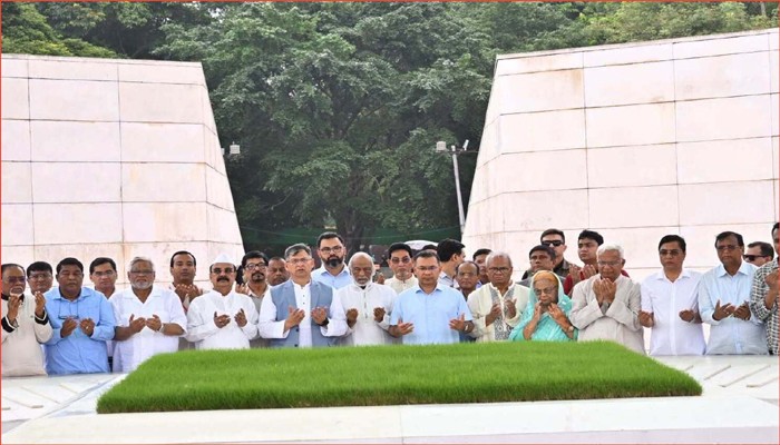 জিয়াউর রহমান ও খালেদা জিয়ার সমাধিতে প্রধানমন্ত্রীর শ্রদ্ধা 