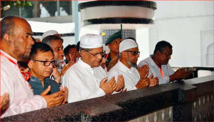 হযরত শাহজালাল (র.)-এর মাজার জিয়ারত করলেন রাষ্ট্রপতি 