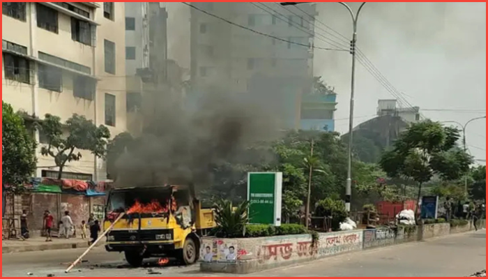রাজধানীতে হকার উচ্ছেদ ঘিরে সংঘর্ষ